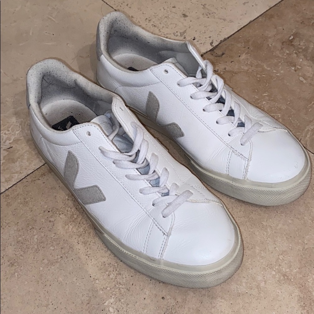 VEJA White Sneaker